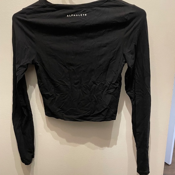 Alphalete Ultrasoft keyhole top - Picture 2 of 3